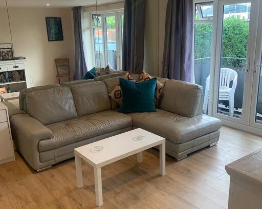 Cobham Apartment | Spacious Apartment with Breakfast & Family Amenities