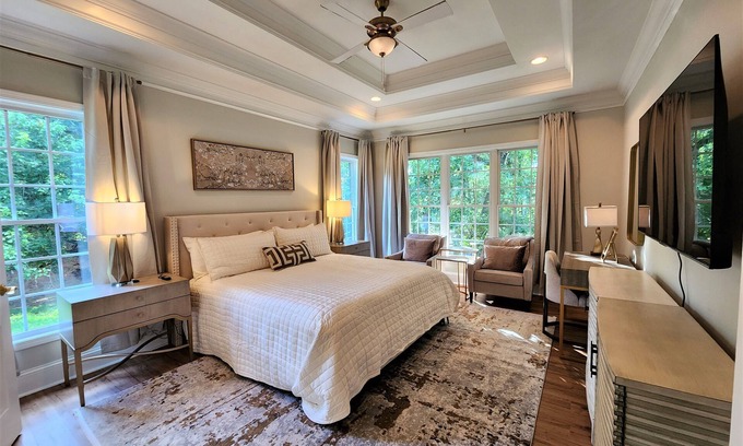 Athens House | Impressive 4 King Bedroom Home with Pool Near UGA