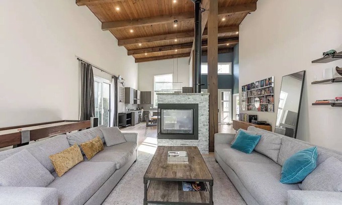 Squamish House | Modern Home in Squamish with Family-Friendly Amenities