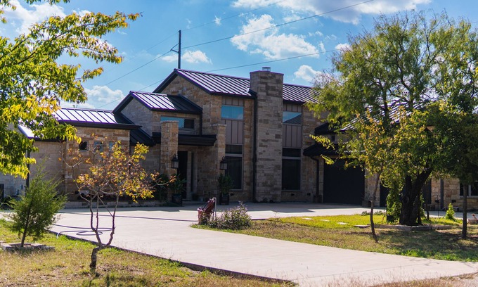 Alvarado Villa | Modern Home with Hot Tub & Theater in Alvarado - Rated 9.6