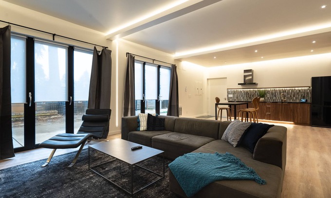 Redmond Apartment | Modern Loft Retreat with Breakfast in Central Location