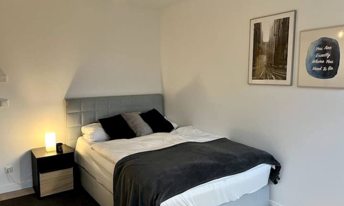 Norderstedt Apartment | Modern Apartment in Hamburg with Netflix & Family Amenities