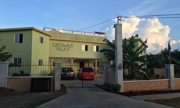 Silver Sands Hotel | Spacious Newly Completed Oceanfront Villa with Pool & Spa