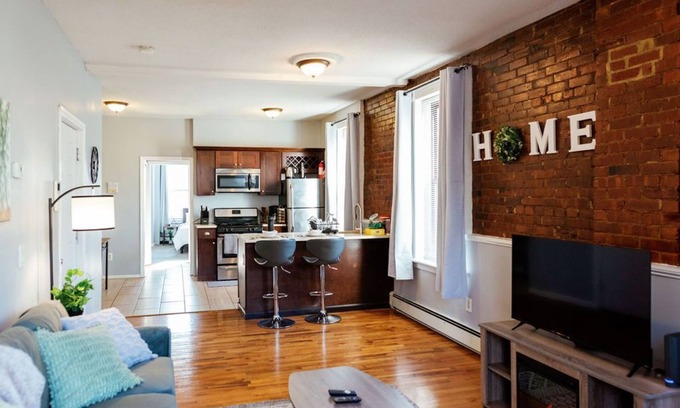 Mill River Apartment | Spacious One Bedroom with Kitchen in Wooster Square