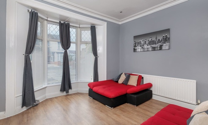 Hartlepool House | Family-Friendly Parade Coastal House for Memorable Getaways