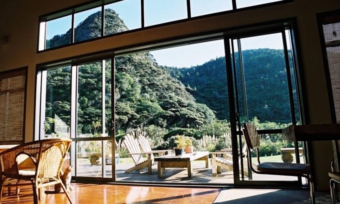 Piha House | Pet Friendly Piha Holiday House with Pool & Breakfast Included