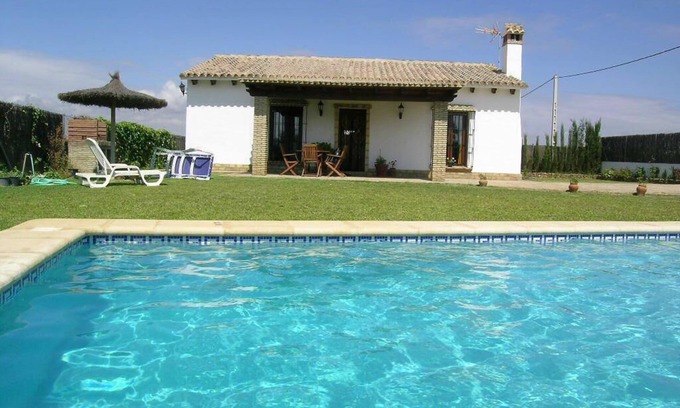 Campano House | Ideal Beachside Retreat with Pool & Cozy Fireplace