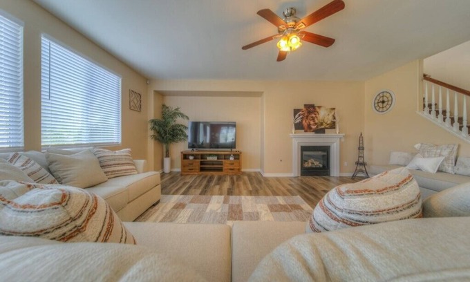 Eastvale House | Tranquil Oasis with Pool on a Quiet Cul-De-Sac