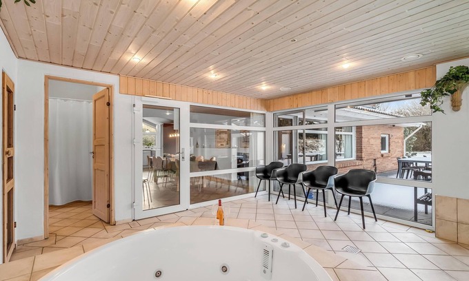 Lodbjerg Hede Cottage | Family-Friendly 5 Bedroom Retreat in Ringkøbing with Pool