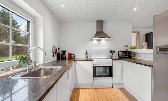 Husby Cottage | Family-Friendly 6 Bedroom Retreat in Ulfborg with Spa & Pool