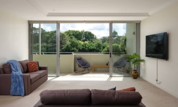 Warrawee Apartment | Premium 2-Bed Apartment with Balcony Dining and Views