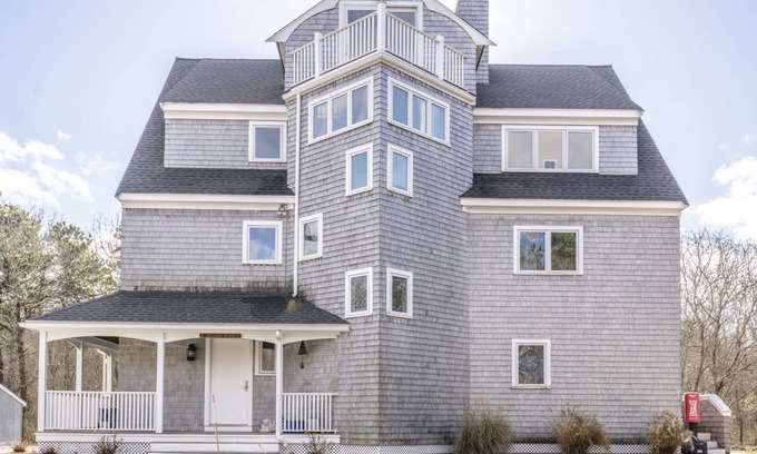 Adamsville House | Exceptional Ocean View Beach House with Pet-Friendly Amenities