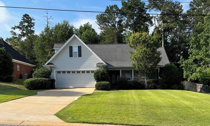 Pickwood House | Large private home near campus