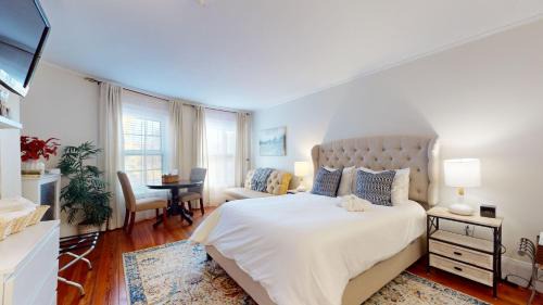 Longwood Apartment | Cozy Private Room Just 10 Minutes from Fenway Park