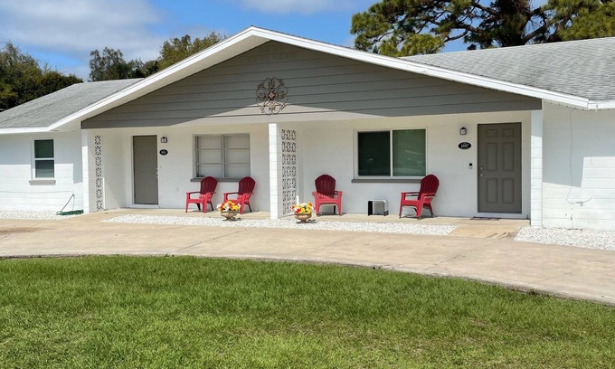 Bayshore Gardens House | Spacious Private Retreat with Ocean View, Near Local Beaches