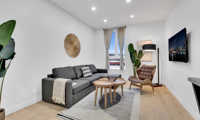 Southwest Condo | Renovated 1 Bedroom Suite with King Bed and Kitchen