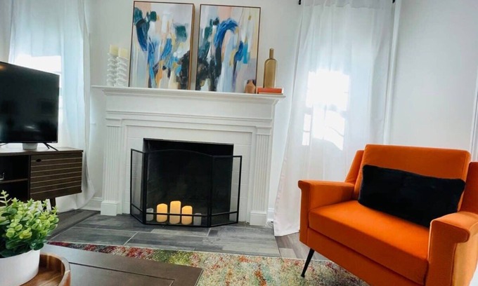 Crestline Heights House | Renovated Cottage with Lake View and Pet-Friendly Perks