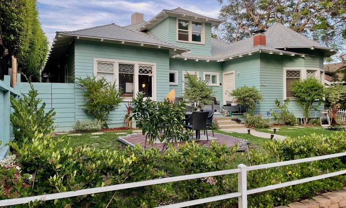 Pico House | Captivating Oceanfront Room in Historic Santa Monica Manor