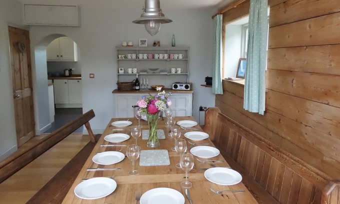 Manorbier Cottage | Seaside Cottage with Ocean View and Pool Near the Beach