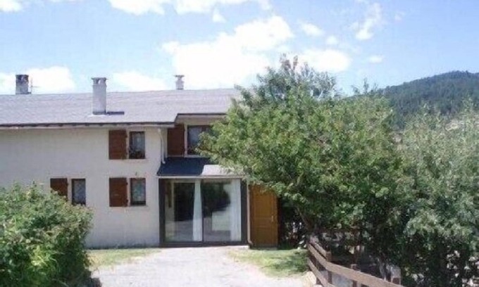 Formigueres Ski Chalet | Inviting Self-Catered Chalet with Ocean Views and Garden