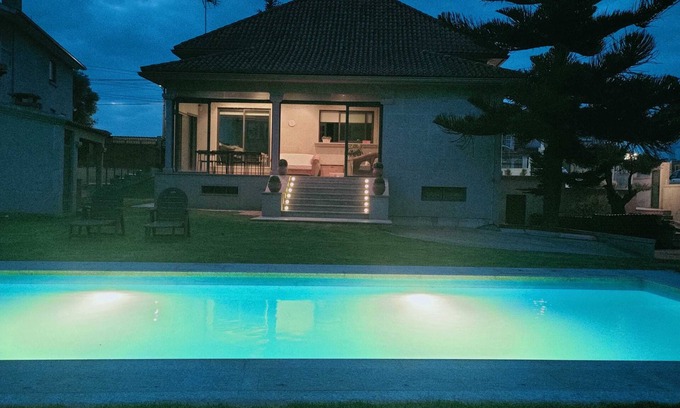 Vigo House | Elegant Semi-Detached House with Pool Near Vigo Beaches