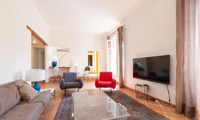 Antibes Old Town Apartment | Family-Friendly 3 BDR Apartment in Antibes, Near the Beach