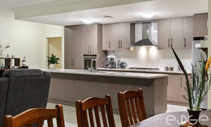 Munno Para House | Spacious 4-Bedroom Home with Hot Tub & Family-Friendly Vibes