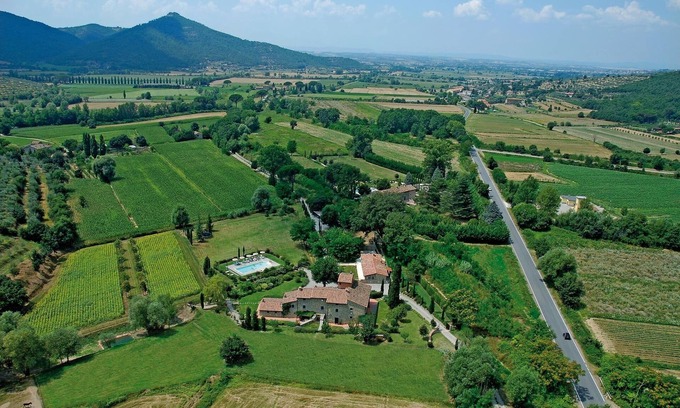 Cortona Villa | Elegant Farmhouse Villa Near Cortona with Private Pool