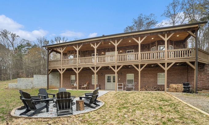 Emerson House | Inviting Home Near LakePoint with Pool & Hot Tub Access