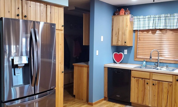 Olpe House | Relaxing Retreat in a Quiet Neighborhood for Families