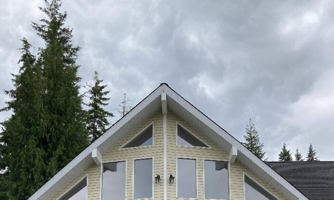 Blind Bay House | Large & spacious, open concept lake & mountain view family home in Sorrento.