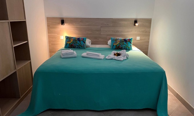 Serra-di-Ferro Apartment | Cozy Studio with King Bed, Steps from the Beach
