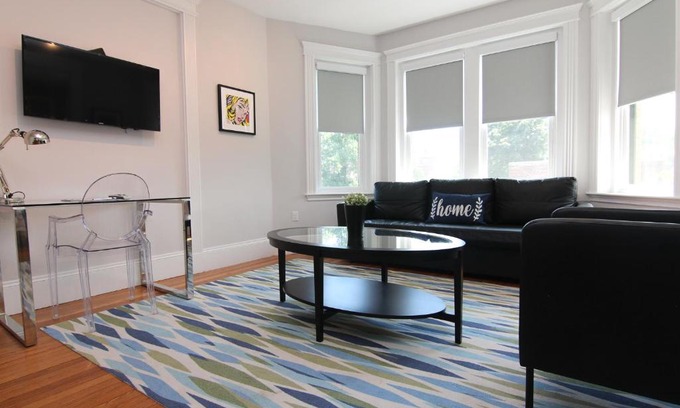 North Brookline Apartment | Cozy Studio with Queen and Sofa Bed, Rated 9/10 by Guests