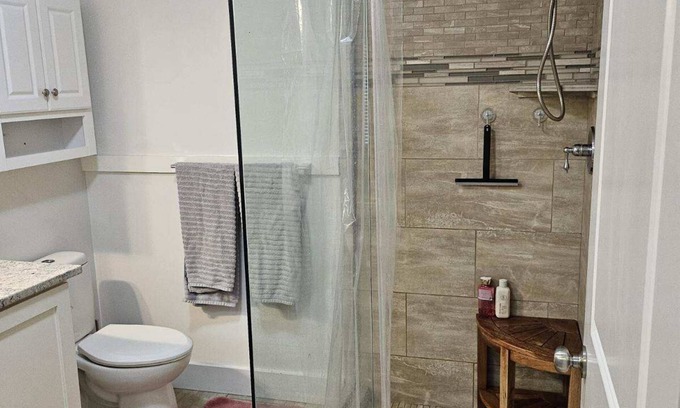 Smithfield Apartment | Spacious Studio with King Bed: Breakfast & Family-Friendly