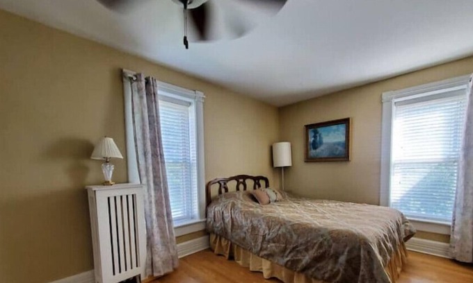 Plainfield Apartment | Victorian Farm Style Suite with Hot Tub in Downtown Plainfield