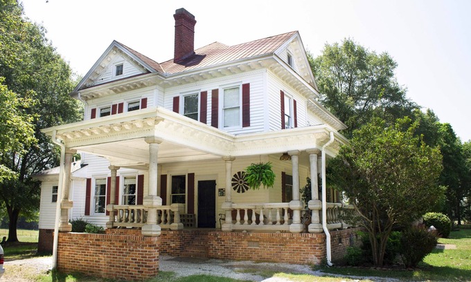 Belton House | Historic Farm Suite with Private Entrance & Kitchenette