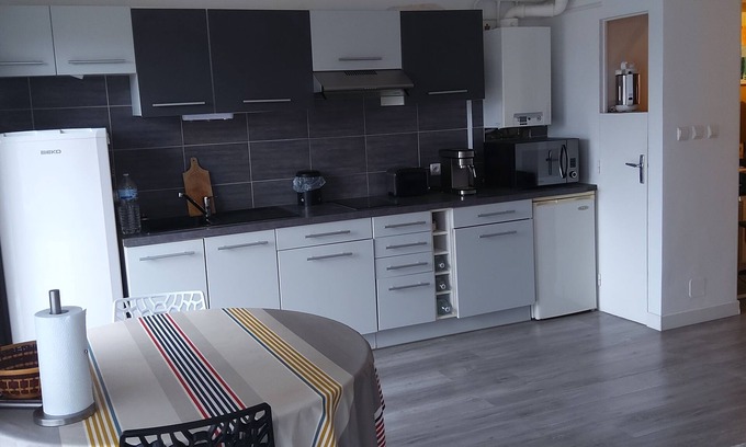 Albi Apartment | Large T2, close to town center, train station, golf course, shops. Private parking included