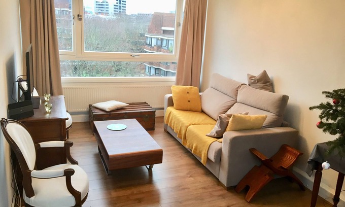 Tachbrook House | Stylish Maisonette Steps from Big Ben with Kitchen Amenities