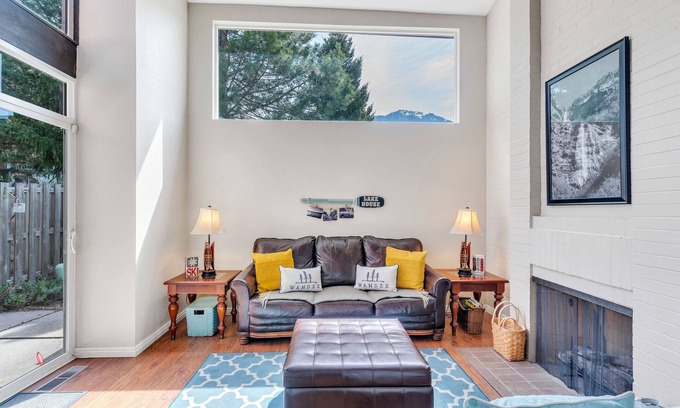 Pleasant View House | Ideal 3Bd/3Ba Townhouse Near BYU Stadium - Rated 10/10