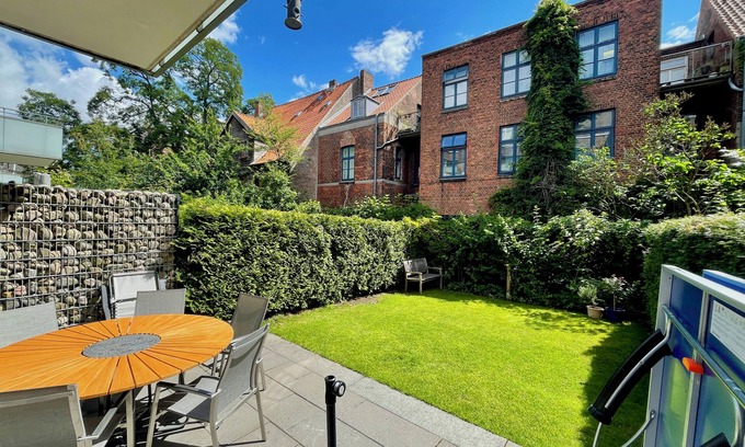 Saint Pauli House | Spacious Townhouse with Garden in Vibrant St. Pauli