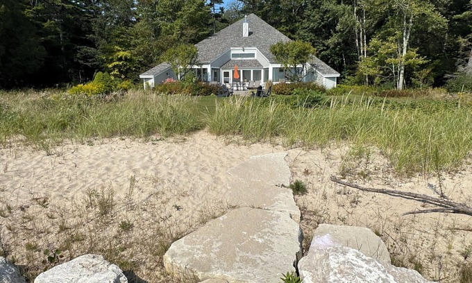 Oostburg House | Artistic Lake Michigan Beach House with Game Room & Views