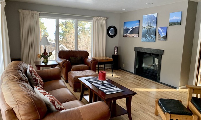 Helena House | Family-Friendly Home with Gourmet Kitchen Near Helena Trails