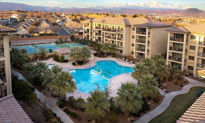 St. George Condo | Spacious Top Floor Suite with Spa & Hot Tub at Mojave Skies