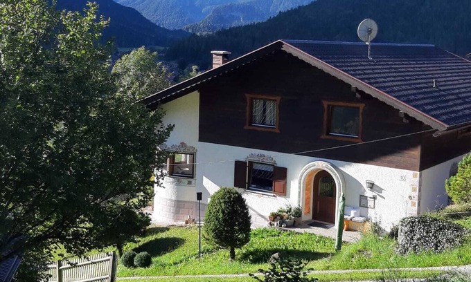 Mittenwald Apartment | Scenic Vacation Apartment with Pool and Mountain Views
