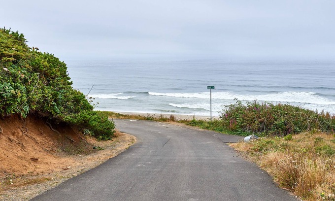 Lincoln Beach House | Spacious Beachfront Home with Whale Watching & Pool Access