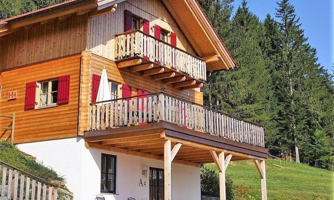 Poellauberg Ski Chalet | Spacious 5-Bedroom Home with Kitchen & Breakfast Included