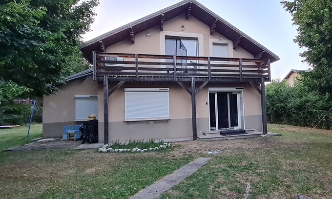 Le Devoluy House | Spacious Vacation Home with Lake View & Pet-Friendly Perks