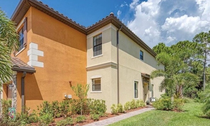Gran Paradiso Condo | Spacious Venice Townhome with Pool, Near Beautiful Beaches
