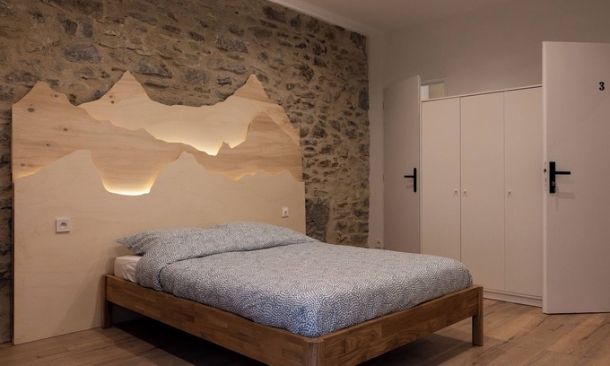 Bonneville Bed & Breakfast | Large, very spacious bedroom (en-suite bathroom + WC)