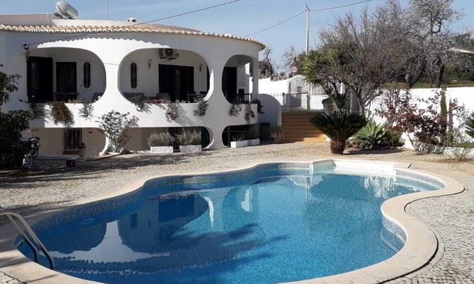 Cerro do Ouro Villa | Ideal Villa Escape: 10km from Beaches with Pool & Ocean View